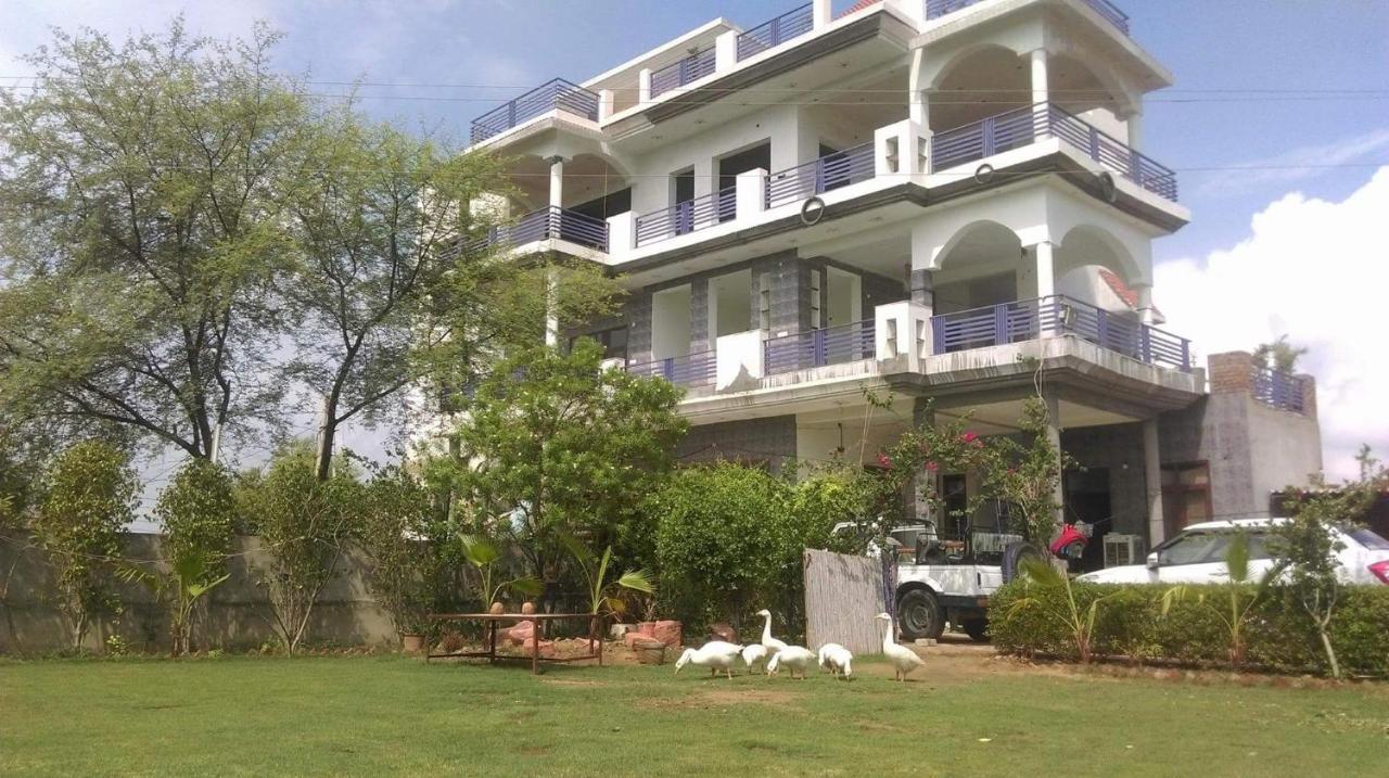 Ibishouse Farm Stay بهاراتبور المظهر الخارجي الصورة